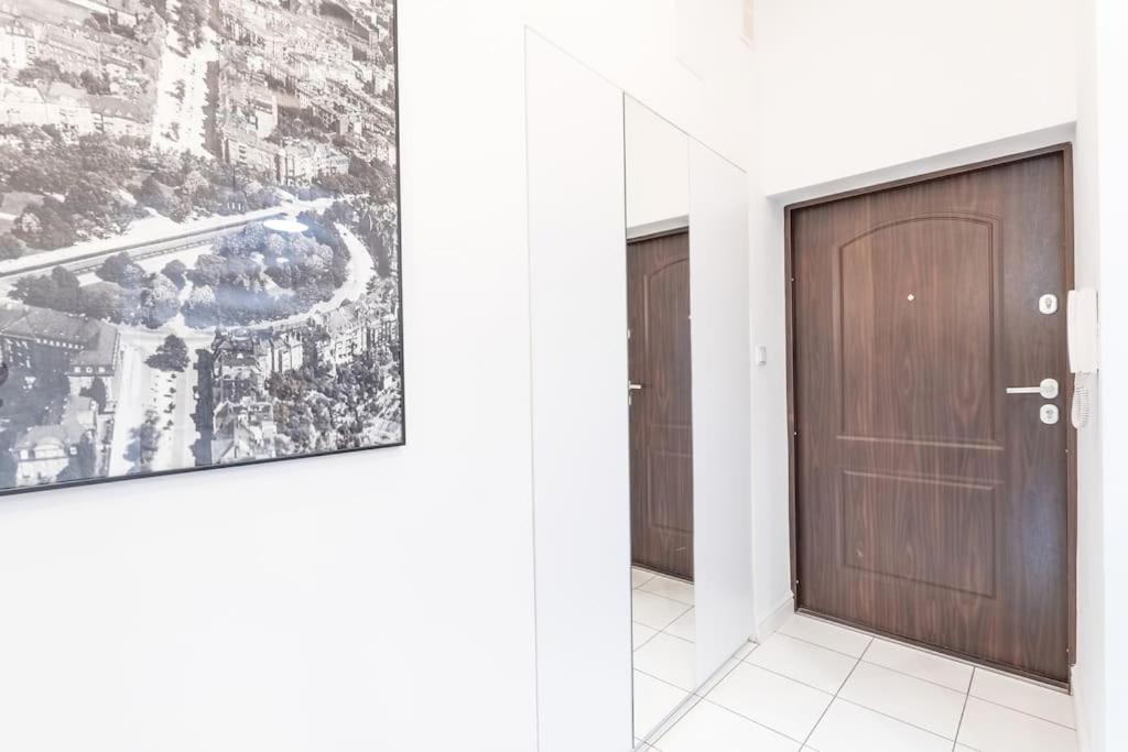 Wyjatkowy Apartament Na Rynku Wrocław Exterior foto